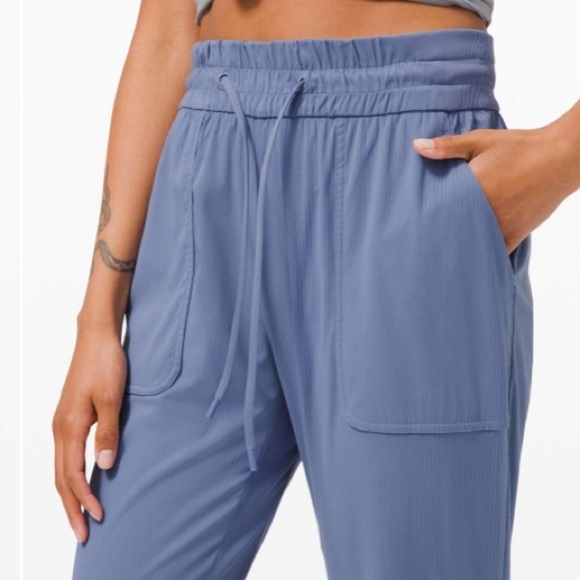 Lululemon Beyond the Studio Crop Size 6 - Picture 6 of 11